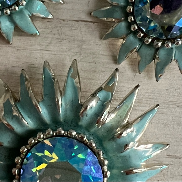 Weiss Vintage Light Blue Enamel AB Rhinestone 1940s Brooch and Earrings Set - Picture 15 of 16